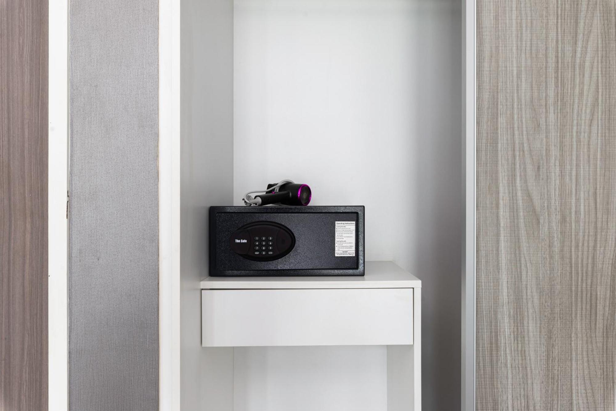 Dazzle Sukhumvit 7 By Lefoyer Apartment Банкок Екстериор снимка