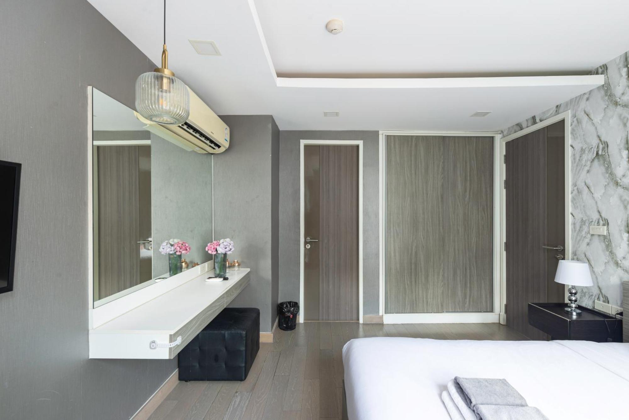 Dazzle Sukhumvit 7 By Lefoyer Apartment Банкок Екстериор снимка