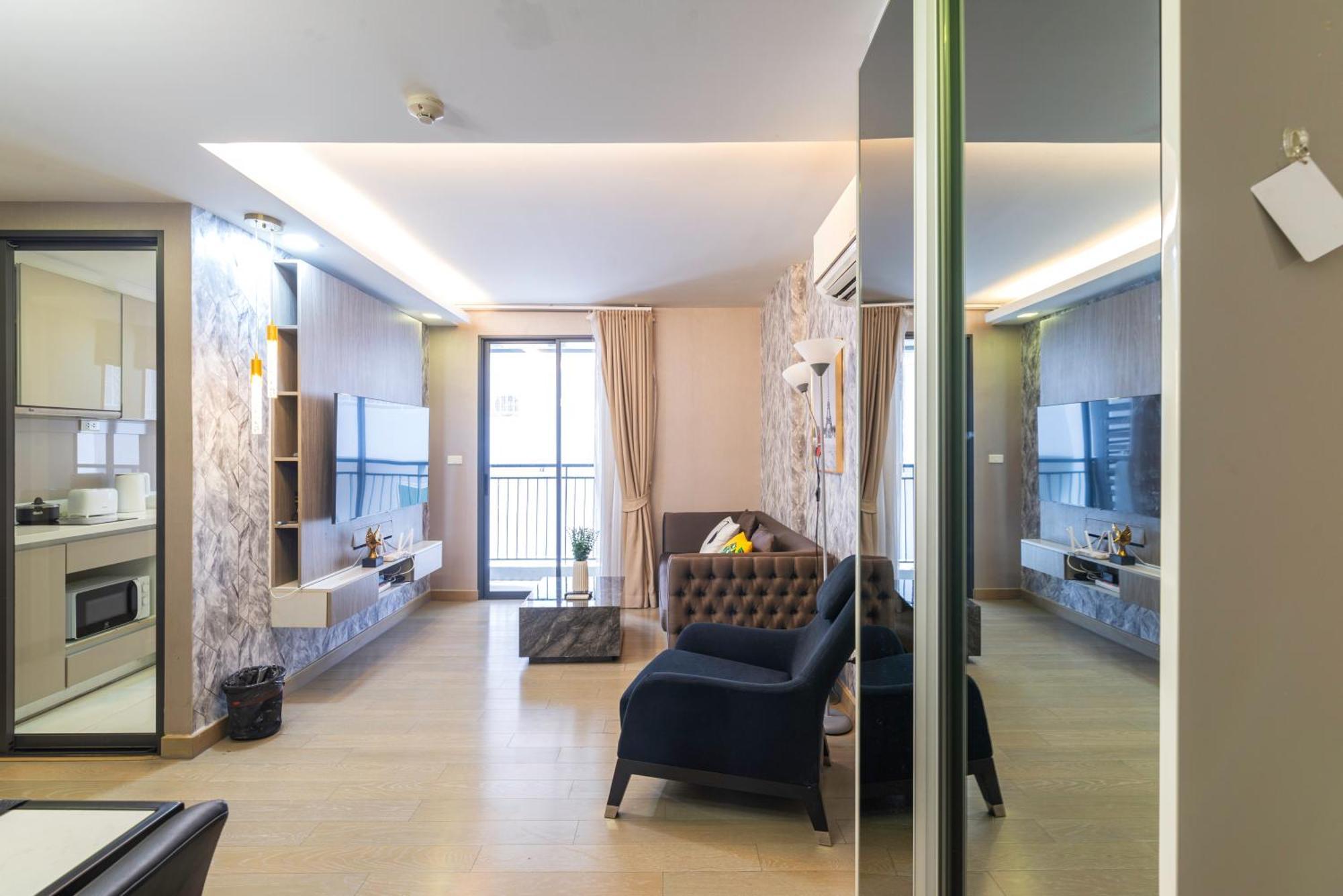 Dazzle Sukhumvit 7 By Lefoyer Apartment Банкок Екстериор снимка