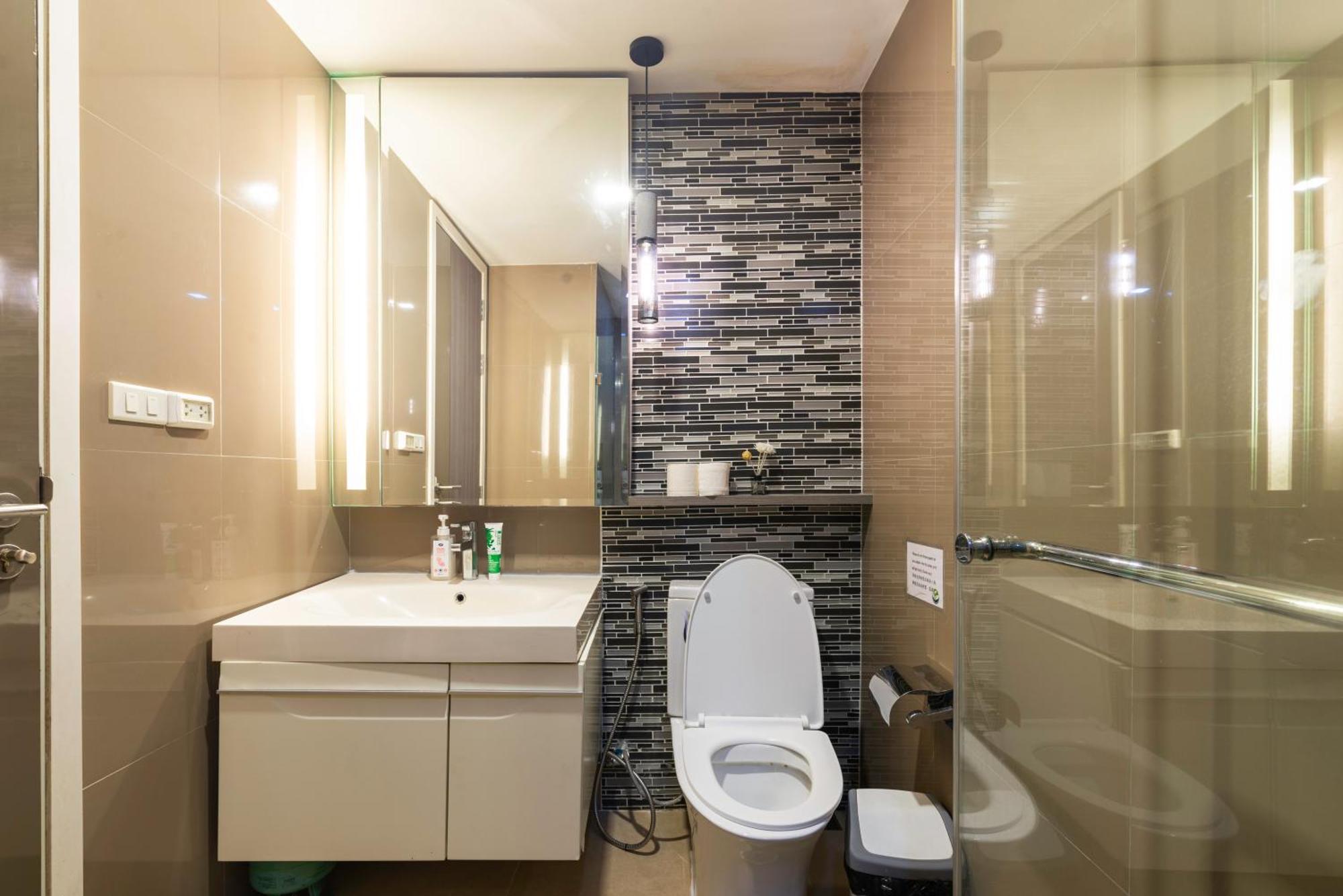 Dazzle Sukhumvit 7 By Lefoyer Apartment Банкок Екстериор снимка