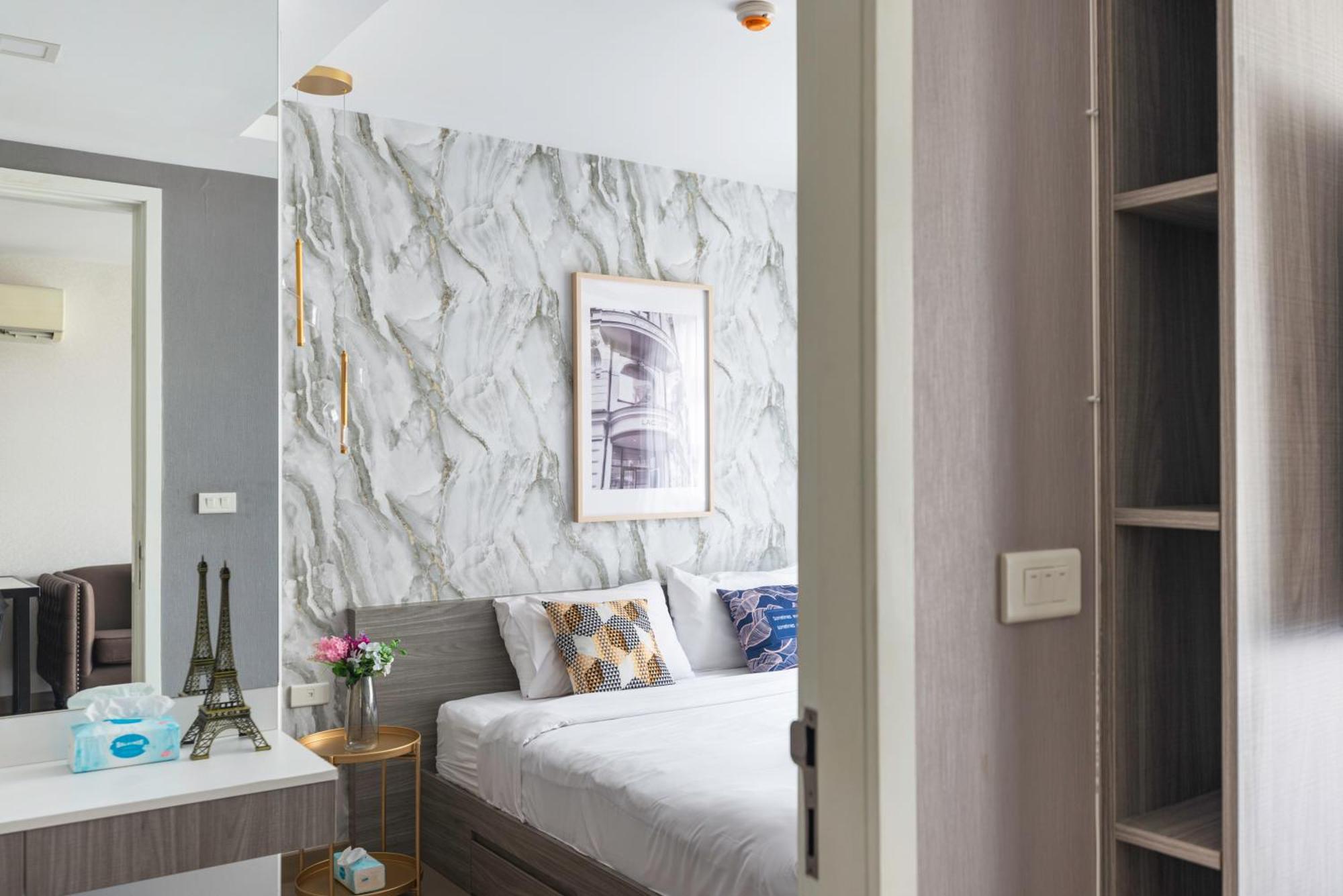 Dazzle Sukhumvit 7 By Lefoyer Apartment Банкок Екстериор снимка