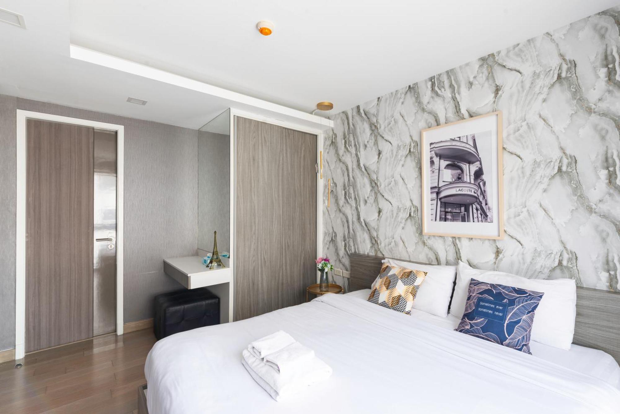 Dazzle Sukhumvit 7 By Lefoyer Apartment Банкок Екстериор снимка