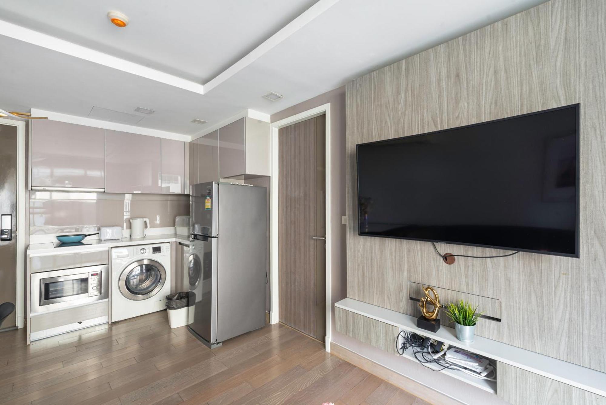 Dazzle Sukhumvit 7 By Lefoyer Apartment Банкок Екстериор снимка
