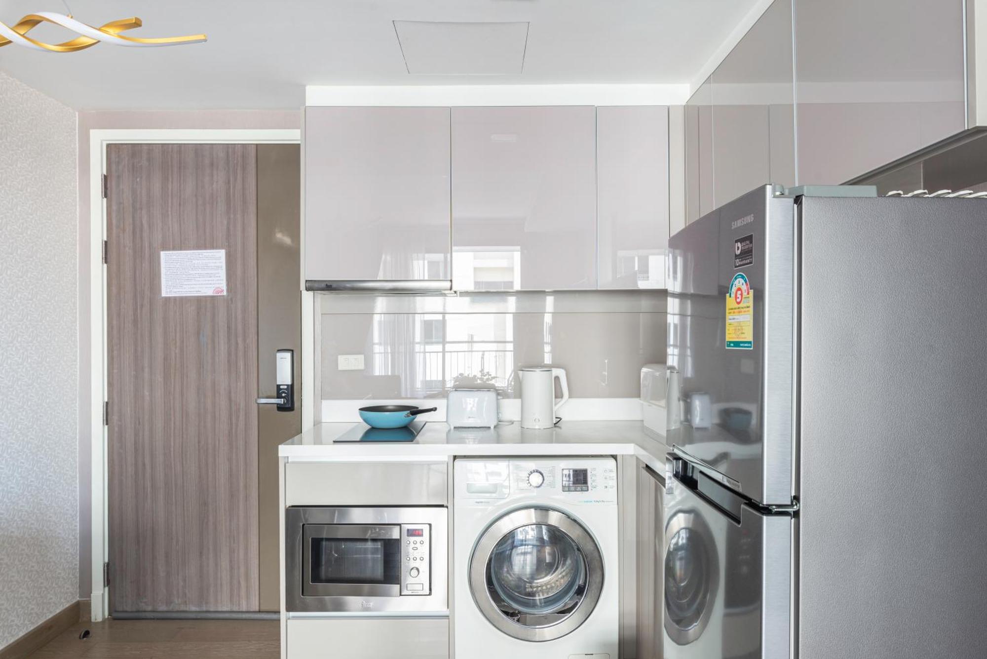 Dazzle Sukhumvit 7 By Lefoyer Apartment Банкок Екстериор снимка